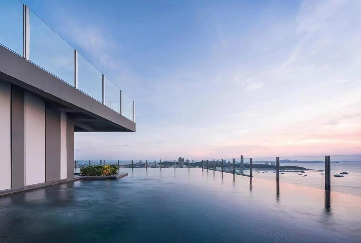 The Base Apartment Pattaya Exterior photo