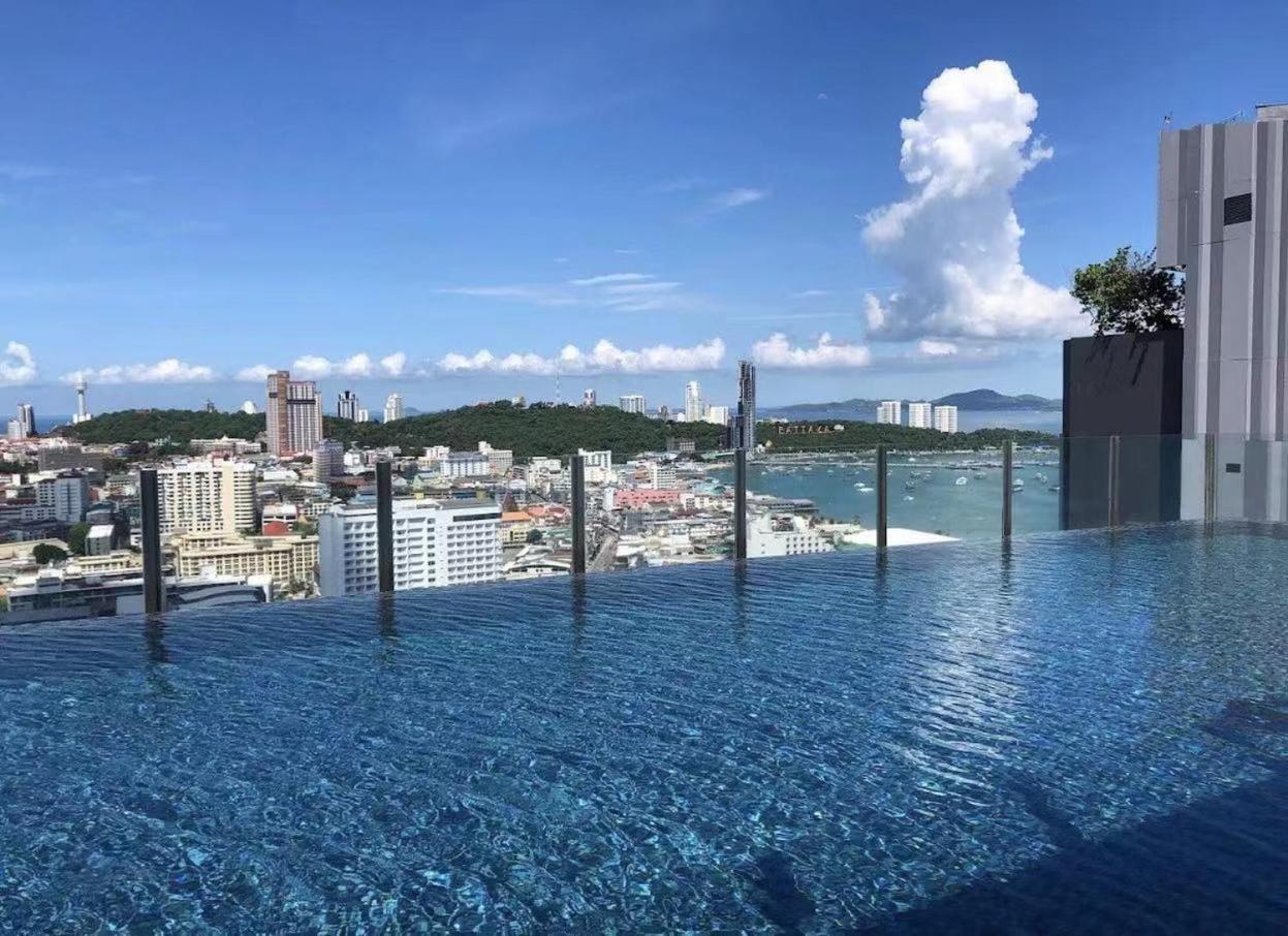 The Base Apartment Pattaya Exterior photo